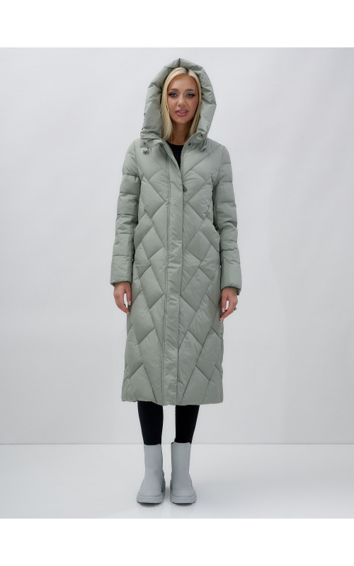Длинный женский пуховик прямого кроя с капюшоном.