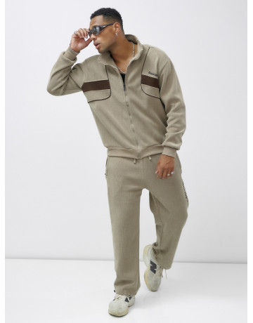 Мужской демисезонный спортивный костюм на флисе, бежевый, для спорта. в Тюмени