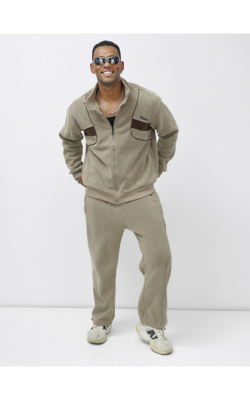 Мужской демисезонный спортивный костюм на флисе, бежевый, для спорта. в Тюмени