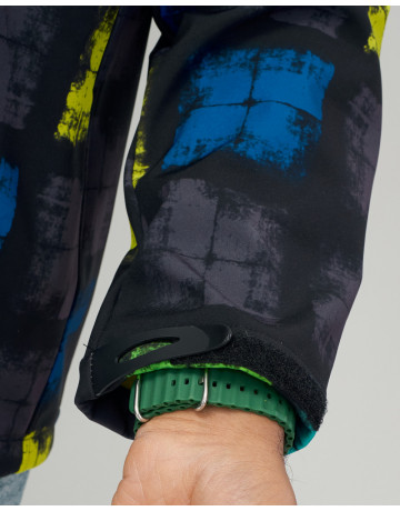 Спортивная ветровка с капюшоном для активного отдыха