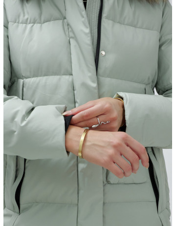 Пуховик женский зимний с мехом енот премиум, зелёный в Тюмени