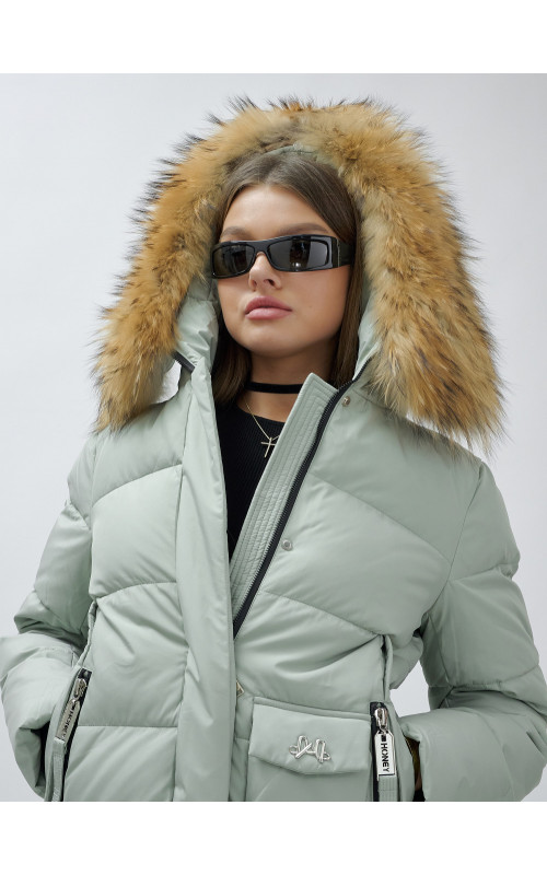 Пуховик женский зимний с мехом енот премиум, зелёный в Тюмени