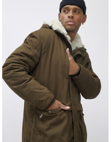 Мужская зимняя удлиненная парка с мехом, тёмно-шоколадового цвета. в Тюмени