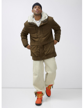 Мужская зимняя удлиненная парка с мехом, тёмно-шоколадового цвета. в Тюмени