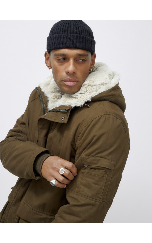 Мужская зимняя удлиненная парка с мехом, тёмно-шоколадового цвета. в Тюмени