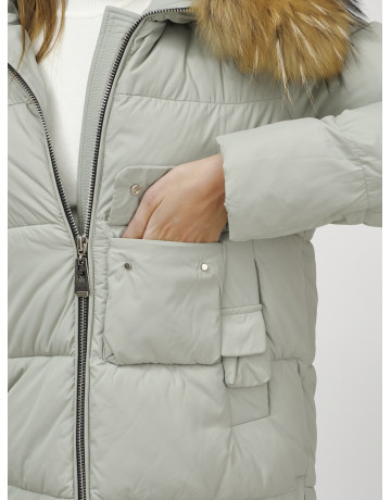 Пуховик женский зимний с мехом енота премиум светло-зелёный в Тюмени