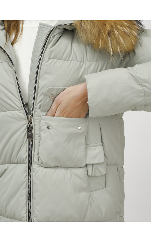 Пуховик женский зимний с мехом енота премиум светло-зелёный в Тюмени