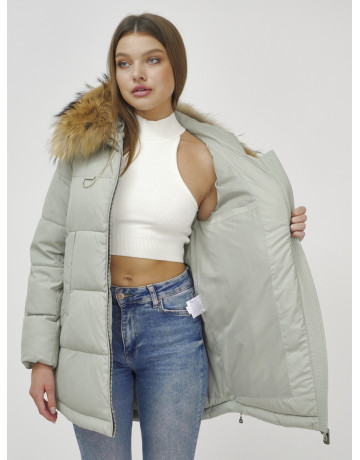 Пуховик женский зимний с мехом енота премиум светло-зелёный в Тюмени