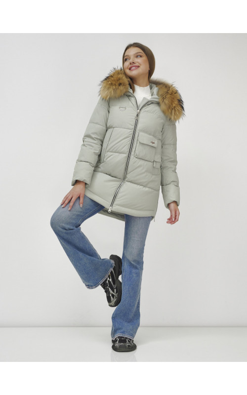 Пуховик женский зимний с мехом енота премиум светло-зелёный в Тюмени