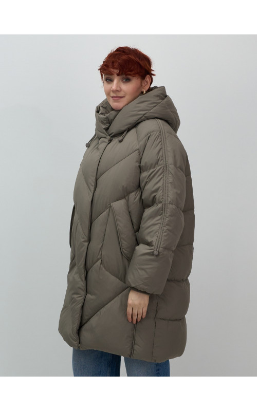 Длинный женский пуховик для зимы.