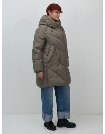 Длинный женский пуховик для зимы.