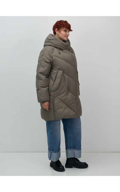 Длинный женский пуховик для зимы.