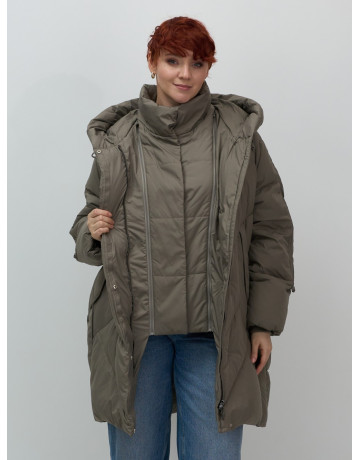 Длинный женский пуховик для зимы.