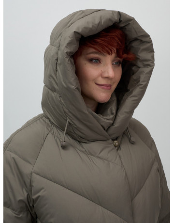 Длинный женский пуховик для зимы.