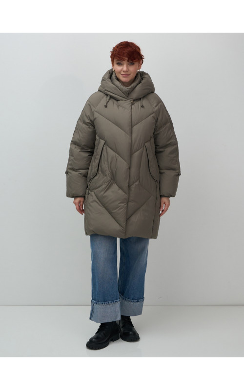 Длинный женский пуховик для зимы.