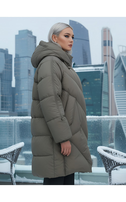 Длинный женский пуховик для зимы.