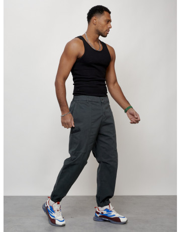 Мужские брюки зауженного кроя.