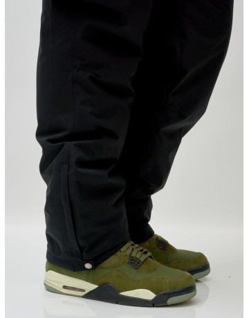 Мужской зимний горнолыжный костюм для активного отдыха.