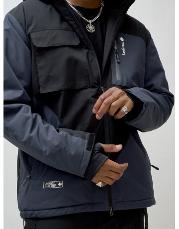 Мужской зимний горнолыжный костюм для активного отдыха.