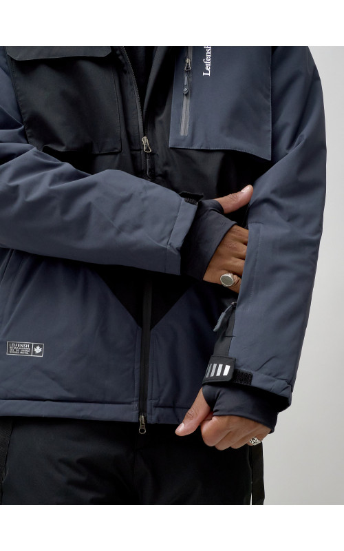 Мужской зимний горнолыжный костюм для активного отдыха.