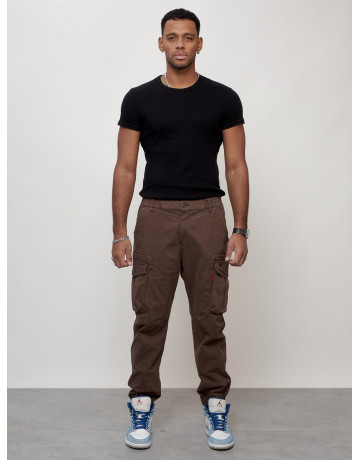 Мужские брюки зауженного кроя.