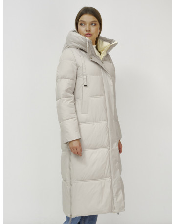 Длинный зимний пуховик с воротником-стойкой.