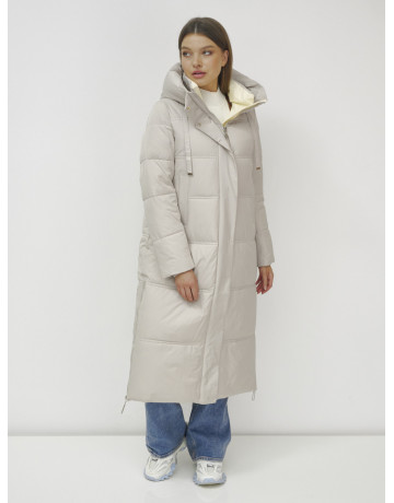 Длинный зимний пуховик с воротником-стойкой.