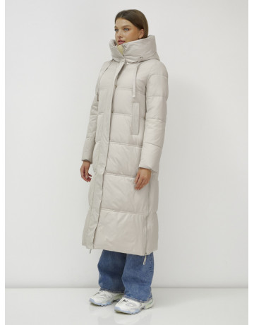 Длинный зимний пуховик с воротником-стойкой.