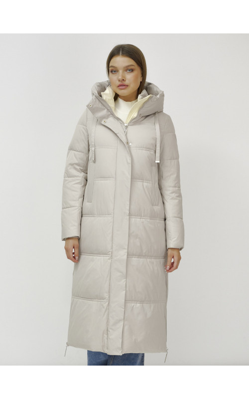 Длинный зимний пуховик с воротником-стойкой.