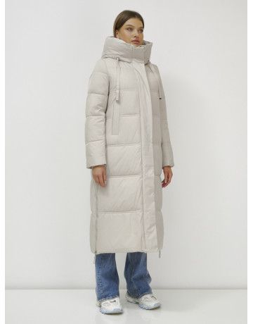 Длинный зимний пуховик с воротником-стойкой.
