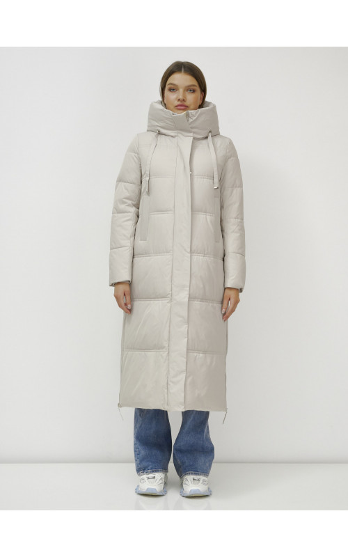 Длинный зимний пуховик с воротником-стойкой.