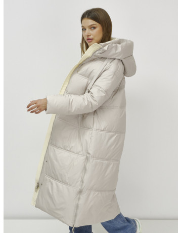 Длинный зимний пуховик с воротником-стойкой.