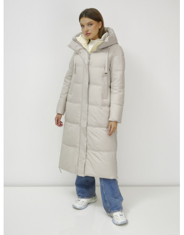 Длинный зимний пуховик с воротником-стойкой.