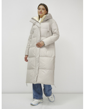 Длинный зимний пуховик с воротником-стойкой.