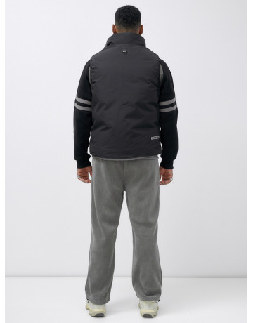 Мужская утеплённая жилетка для активного отдыха и повседневной носки.