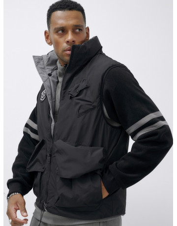 Мужская утеплённая жилетка для активного отдыха и повседневной носки.