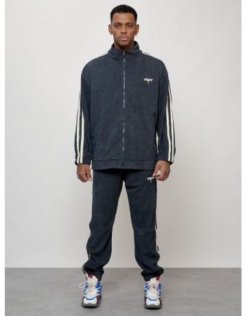 Мужской спортивный костюм для активного отдыха и повседневной носки.