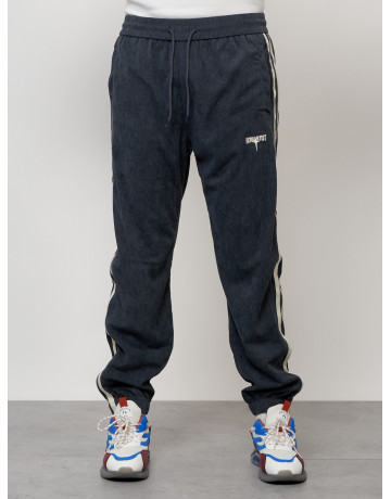 Мужской спортивный костюм для активного отдыха и повседневной носки.