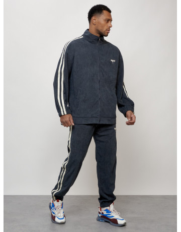 Мужской спортивный костюм для активного отдыха и повседневной носки.