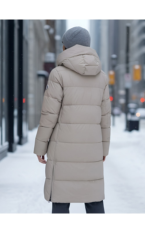 Длинный женский пуховик с капюшоном для холодной погоды