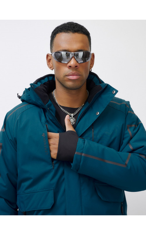 Мужской горнолыжный костюм для активного отдыха.