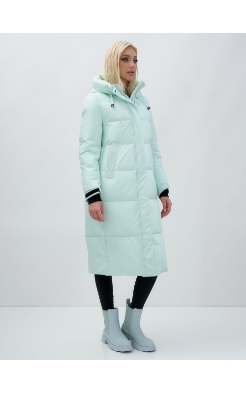 Длинный зимний пуховик для женщин с капюшоном.