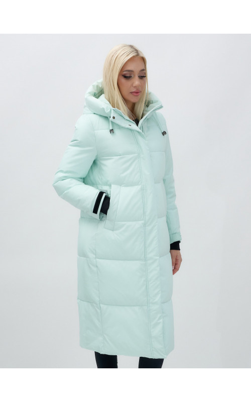 Длинный зимний пуховик для женщин с капюшоном.