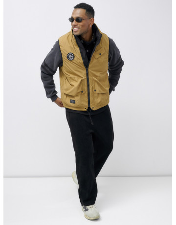 Мужская утеплённая жилетка для активного отдыха и города.