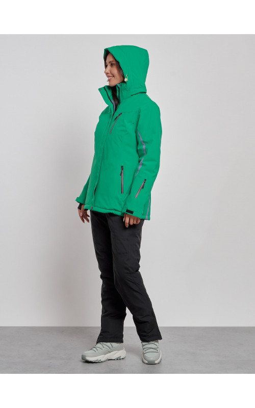 Женский горнолыжный костюм для зимних прогулок и спорта.