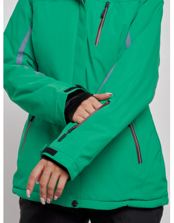 Женский горнолыжный костюм для зимних прогулок и спорта.