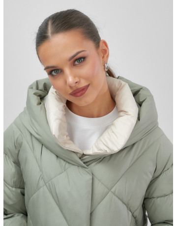 Тёплый женский пуховик с капюшоном для зимы большого размера.