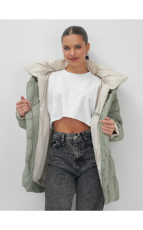 Тёплый женский пуховик с капюшоном для зимы большого размера.