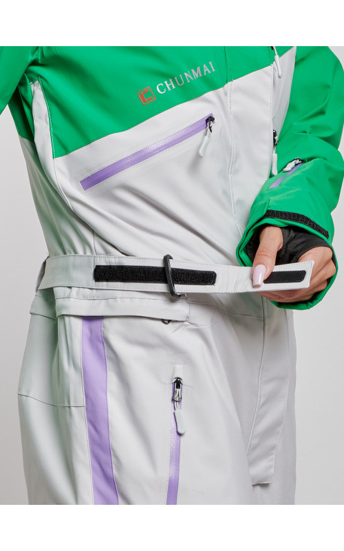 Зимний женский комбинезон для зимних видов спорта.