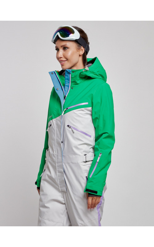 Зимний женский комбинезон для зимних видов спорта.